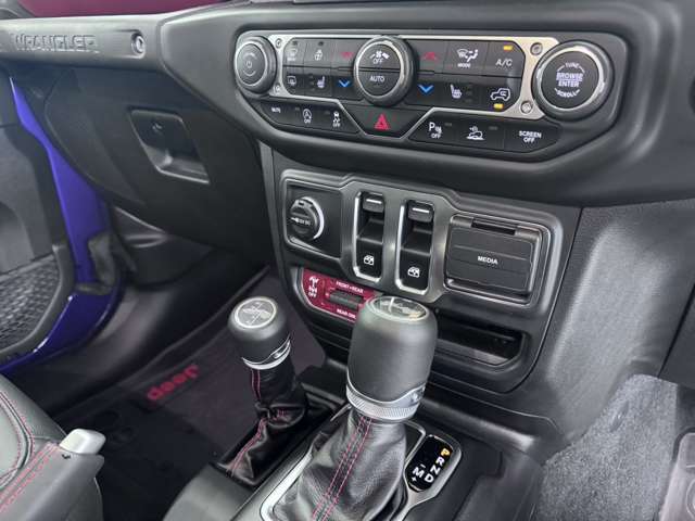 ロックトラックフルタイム4WD　電子制御式フロントスウェイバーディスコネクトシステム