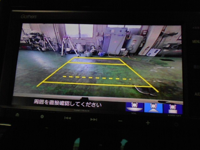 バックカメラの画像です。ガイドラインがスムースな車庫入れをサポートいたします！車庫入れの安心感がアップしますね☆