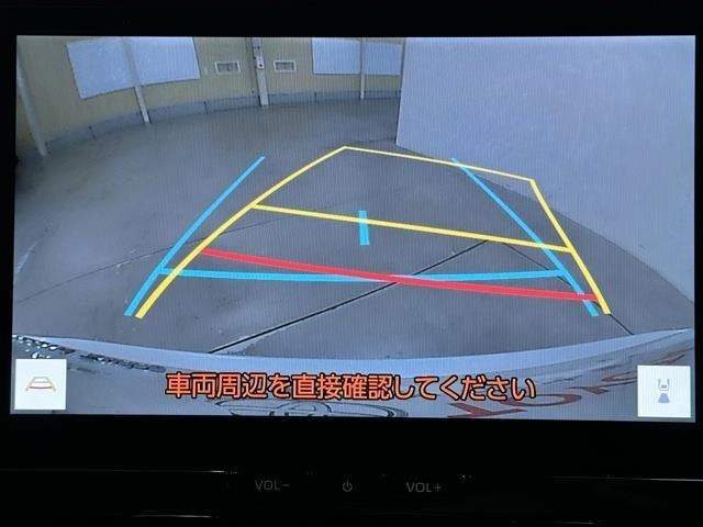 バックモニター付なので後退時に後方が見えるので安心。　車は構造上、死角がたくさんなので万が一を考えると必須ですね。　あくまで補助の為の装備、バックは目視で確認する事が重要ですよ。