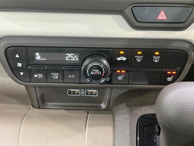 【シートヒーター】寒い日に重宝するシートヒーター！エアコンより早く温まってくれるので寒がりの人も安心ですね♪エアコンの温風は乾燥するから苦手、という方にもをおすすめです。