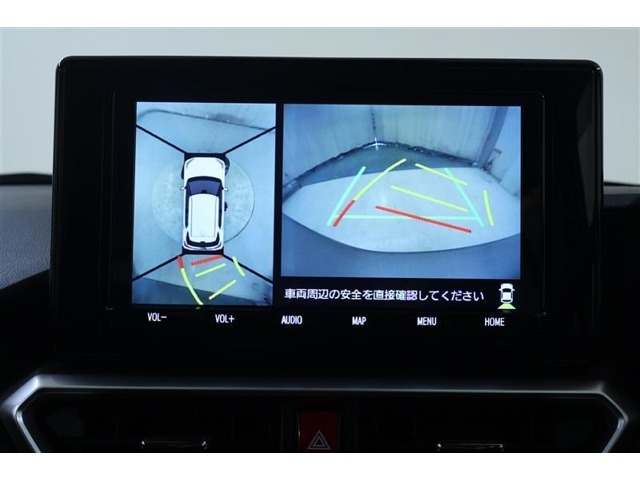 車を上から見たような視点のパノラミックビューモニター。後方の死角だけでなく左右や前方の障害物の発見もしやすくなります！