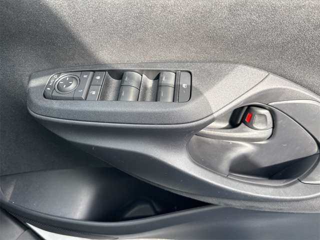 ★軽自動車・普通車の届出済み未使用車の専門店です★　　★関西最大級の大型展示スペースで、在庫600台を実際に見て、触って頂けます★