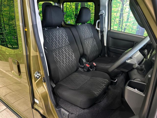 運転席シート廻りは使用感も少なく、良好な状態となっています。丁寧に使われていたことがよくわかりますね。