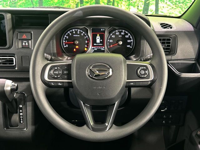 インテリアに合わせたデザインのステアリングは、運転される方のことも考え、運転しやすい形状、大きさです。是非一度、実際に触ってお確かめください。