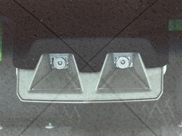 【スマートアシスト】走行中に前方の車両等を認識し、衝突しそうな時は警報とブレーキで衝突回避と被害軽減をアシスト。より安全にドライブをお楽しみいただけます。