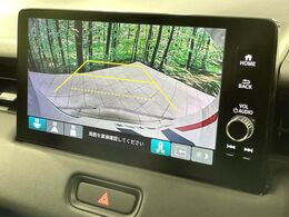 【バックカメラ】駐車時に後方がリアルタイム映像で確認できます。大型商業施設や立体駐車場での駐車時や、夜間のバック時に大活躍！運転スキルに関わらず、今や必須となった装備のひとつです！
