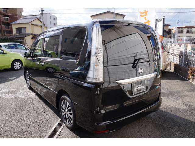 車検・修理の際は、無料で代車貸出しも行っております！万が一の修理も自社工場にて、安心のアフターメンテナンス。国産車から輸入車までメンテナンス実績豊富な工場で、オイル交換から各修理等何でもお任せ下さい。