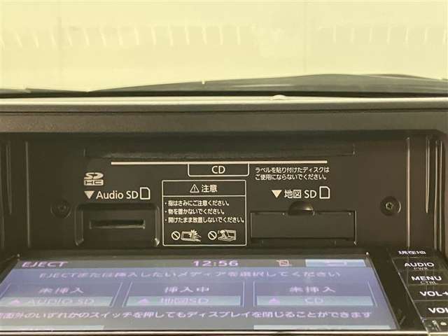 いまや必須装備「ナビゲーション」搭載！知らない場所にスイスイッとドライブ。もう、これなしではハンドルを握れませんね！でも運転中の操作は危険ですのでご注意ですね☆