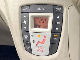 【オートエアコン】一度お好みの温度に設定すれば、車内の温度を検知し風量や温度を自動で調整。暑い…寒い…と何度もスイッチ操作をする必要はありません。快適な車内空間には必須の機能ですね♪