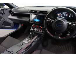 ZD系スバルのBRZ、現行モデルが入荷しました。ハイオク走行のガソリン車です。車両重量1260kg・WLTCモード燃費は12.0km/L・水平対向4気筒エンジン・235馬力のお車です（※カタログ参照）