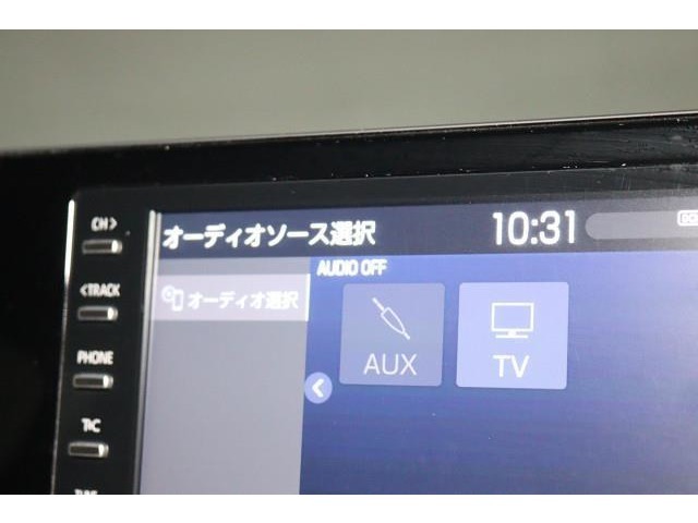 ディスプレイオーディオ。　多彩なエンターテイメントがお楽しみいただけます。（テレビご利用の際は、別途契約等が必要となる場合があります）