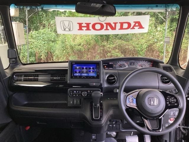 先進の安全運転支援機能【Honda SENSING】を搭載。衝突軽減ブレーキや誤発信抑制機能など様々な機能で安全運転をサポートします。機能一覧はHondaオフィシャルサイトで確認できます。