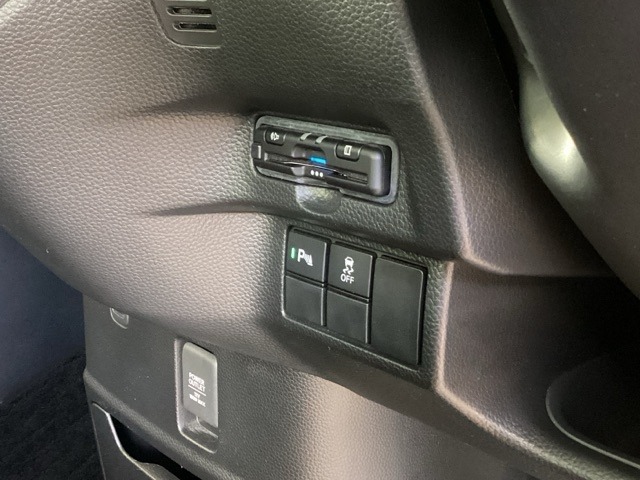 ETC付いてます。ETCが使用可能な道路通行料はキャッシュレスでスマートに走行できます。再セットアップして納車致します。
