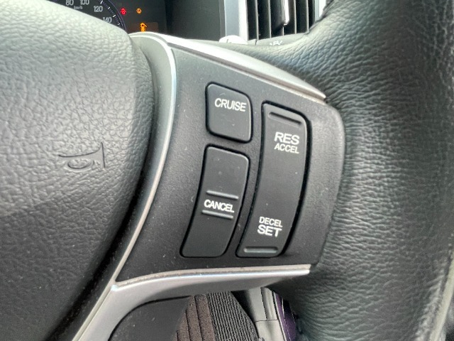 ハンドル右側にクルーズコントロールのスイッチがついています。