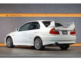 来店の際は事前予約をお願いします。ご予約のない場合、在庫状況によりご案内できかねる場合がございます。