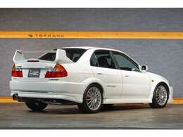 ご来店が難しいお客様にはLIVE商談でお車のご案内が可能です。詳細は店舗スタッフまでお問い合わせください。