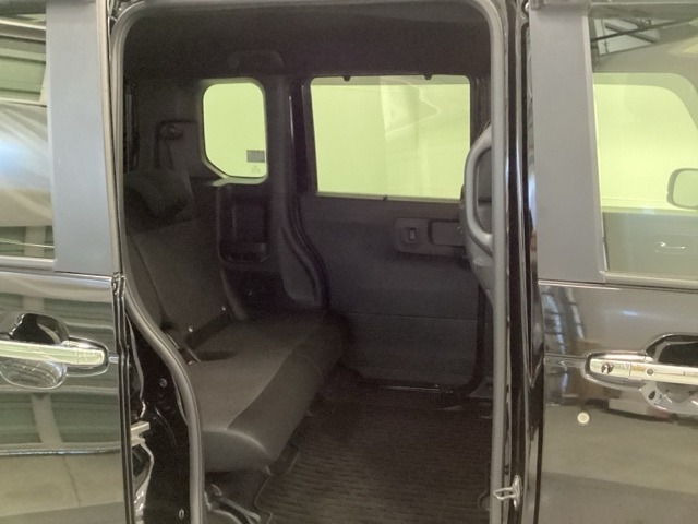 座り心地が良く、快適なドライブを楽しんでいただけます。ホンダ車の低床ボディは、チャイルドシートへのお子さまの乗降や荷物の積載もスムーズ。
