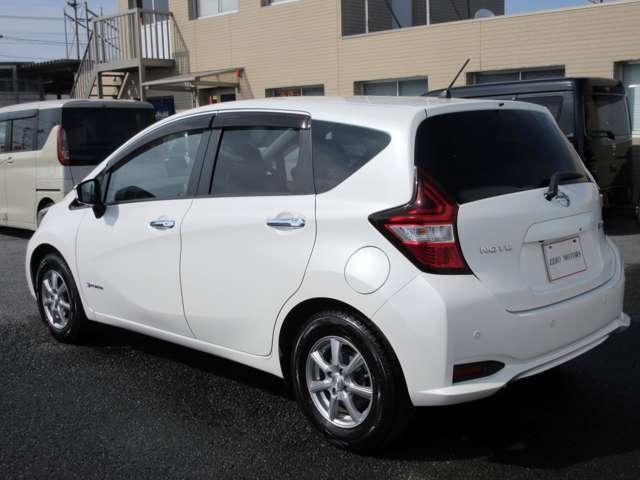 【400台以上の展示台数】各メーカーでの見比べ・同車種での見比べなどなど見比べながら車を選んでみませんか？当店なら可能です！ぜひ見て比べて納得の一台を探します！お車探しの際はお気軽にご相談ください！！