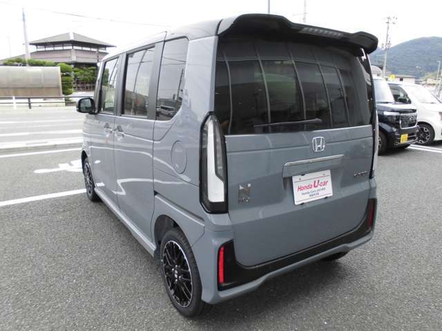 左斜め後ろです