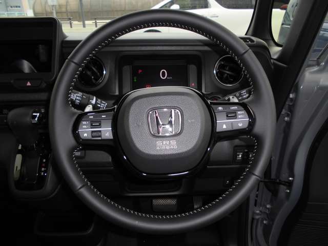 ターボ車にはパドルシフトが付いています