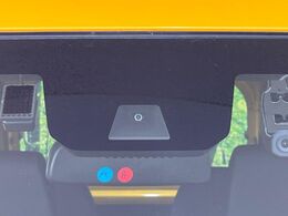 【ホンダセンシング】走行中に前方の車両等を認識し、衝突しそうな時は警報とブレーキで衝突回避と被害軽減をアシスト。より安全にドライブをお楽しみいただけます。