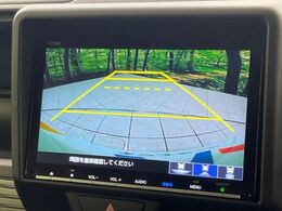 【バックカメラ】駐車時に後方がリアルタイム映像で確認できます。大型商業施設や立体駐車場での駐車時や、夜間のバック時に大活躍！運転スキルに関わらず、今や必須となった装備のひとつです！