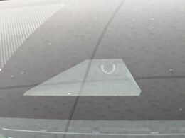 【トヨタセーフティセンス】走行中に前方の車両等を認識し、衝突しそうな時は警報とブレーキで衝突回避と被害軽減をアシスト。より安全にドライブをお楽しみいただけます。