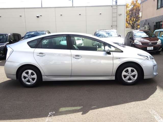 外装は大きな傷、凹みなどなく、目立った錆などもありません。綺麗な程度の良いお車です。