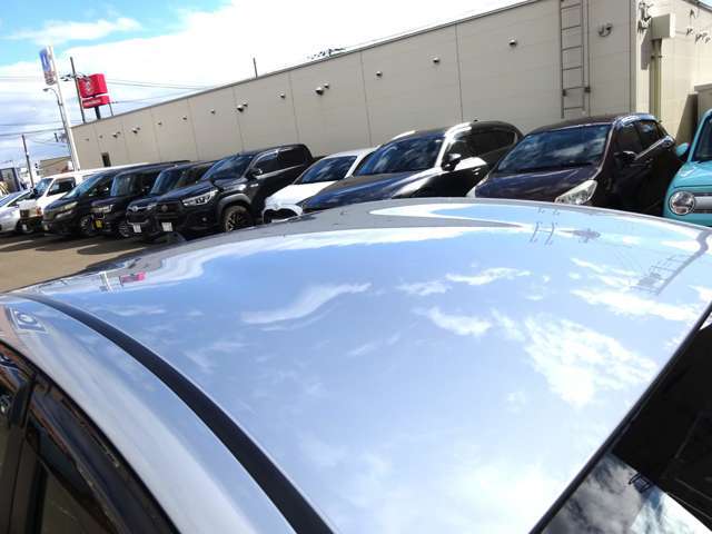 外装は大きな傷、凹みなどなく、目立った錆などもありません。綺麗な程度の良いお車です。