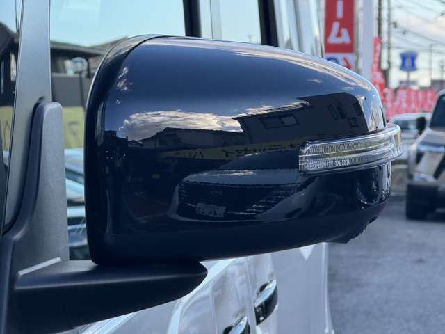 【電動格納式ミラー】ボタンでドアミラーの開閉が可能！