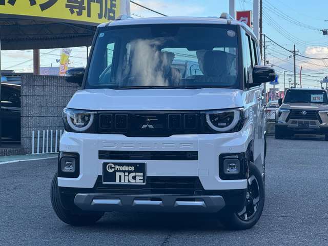 シンプルな構成ながらも車両全体で強い動感を表現しました。