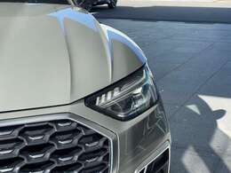 遠くまでしっかりと照らすライトの技術には定評があります。マトリクスLEDやダイナミックターンインディケータ等の技術をいち早く市場に投入してきました！