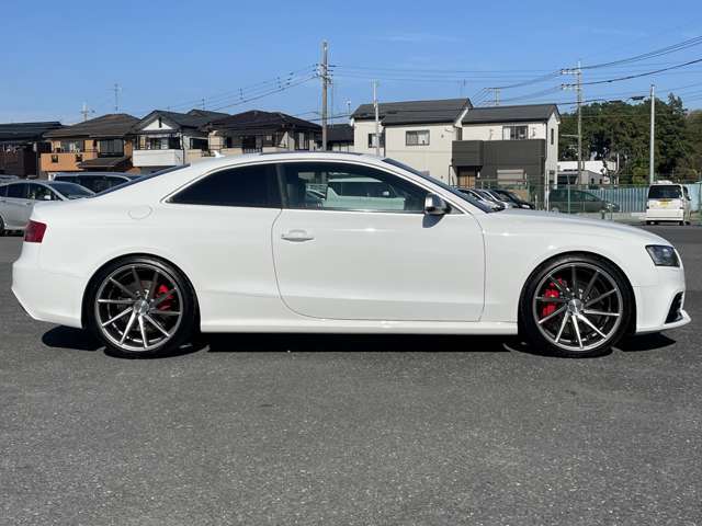 【コンディションチェック】スポーツカー選びをするうえでもっとも大事にしたいコンディションチェック。GTガレージでは併設工場にて全車事前コンディションチェックを実施。診断結果をもとにご案内いたします。