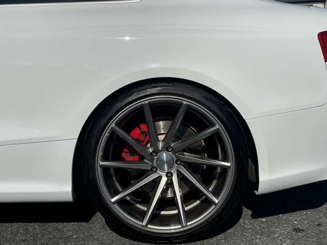 【納車整備メニュー】法定点検項目に追加し装備品等のクオリティチェックを実施。また、安心してお乗り頂くためにAftermarket品等各仕様の保安基準適合検査を行い必要な対策は実施してご納車しています。