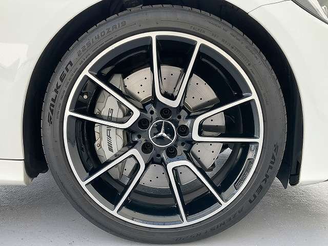 ■純正19inアルミホイール/輸入車専門・国産車専門・バイク専門メカニックも在中しておりますので、整備だけでも依頼したいというお客様へのニーズもお答えいたします！