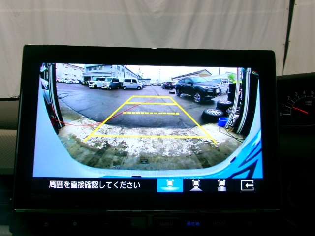 後方確認はバックカメラにお任せ♪後退時に便利で、駐車が楽になります♪