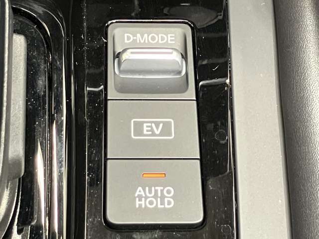【オートブレーキホールド】駐車料金を支払う時も安心★ブレーキペダルから足を離してもブレーキ力を維持してくれます★