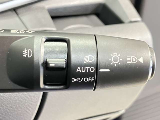 【オートライトシステム】暗くなると自動でライトが点灯！昼間のトンネル走行などオートにしていると便利です♪