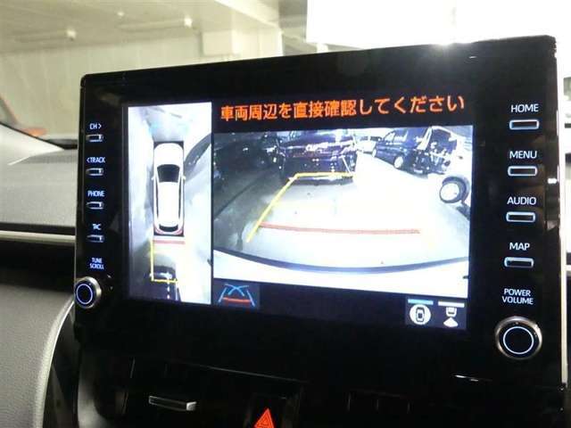 パノラミックビューモニター付きです。車両を上から見たような映像をディスプレイオーディオ画面に表示。運転席からの目視だけでは見にくい、車両周辺の状況をリアルタイムでしっかり確認できます。