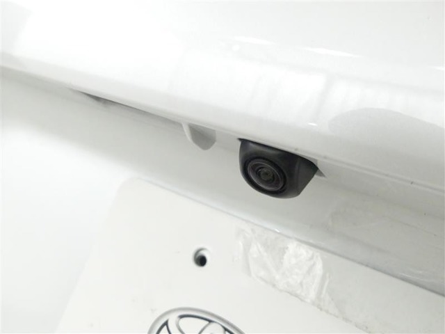 バックカメラが付いているので後方確認が非常にしやすいです。今や運転初心者も熟練者も必須装備！ついていて損はないですね♪