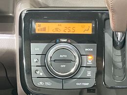 【オートエアコン】一度お好みの温度に設定すれば、車内の温度を検知し風量や温度を自動で調整。暑い…寒い…と何度もスイッチ操作をする必要はありません。快適な車内空間には必須の機能ですね♪