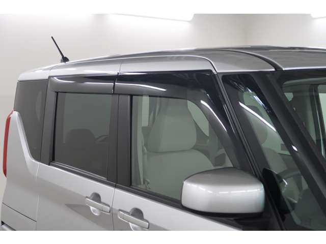 純正ドアバイザー　雨除けになりますね