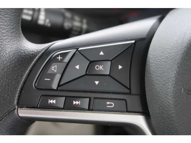 メーター内の切り替えも可能　ハンドルリモコン