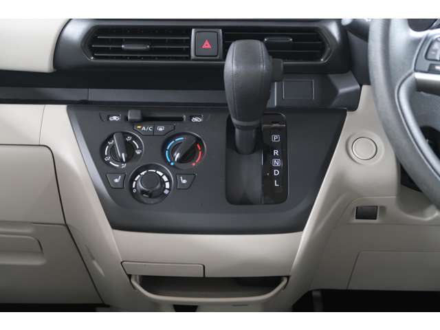 インパネシフト　CVTオートマ　操作も簡単　マニュアルエアコン
