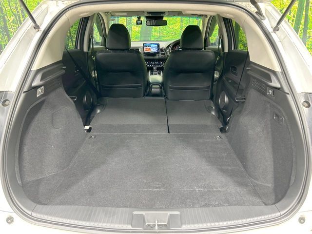 後席を格納すると、これだけの広さが！シーンに合わせたシートアレンジで、大きな荷物も積むことが出来ます♪