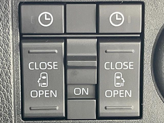 【両側パワースライドドア】スマートキーや運転席のスイッチで後席両側スライドドアの開閉が可能♪電動だから力を入れてドアを開ける必要が無く、小さなお子様でも簡単に開け閉めでき快適です♪