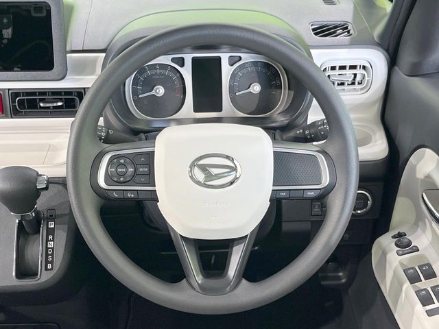 【ステアリングスイッチ】運転中、前方から目線をそらすことなく、オーディオ等の操作が可能な便利機能！安心＆快適なドライブを演出してくれます♪