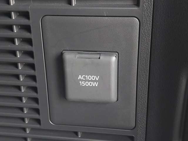 【運転席操作部】『運転席周辺の装備』の画像になります。快適なドライブを楽しむための機能が装備されています！運転席から触れるので使いやすいです！