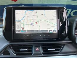 メーカー装着の9インチHDディスプレイナビを装着！大画面で高精細な液晶を使用しているので地図なども見やすく画面もキレイ！