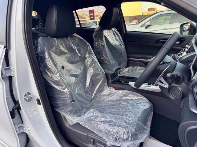 運転席画像です。パワーシートを採用しています。